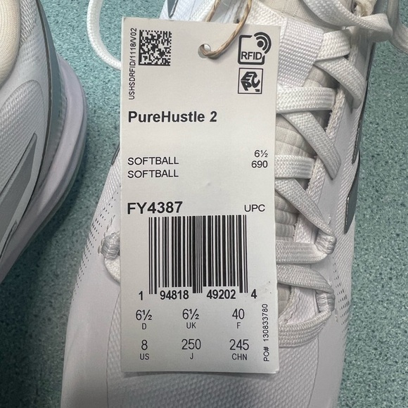 Adidas WOMENS Silver and White Softball Cleats - Picture 4 of 9